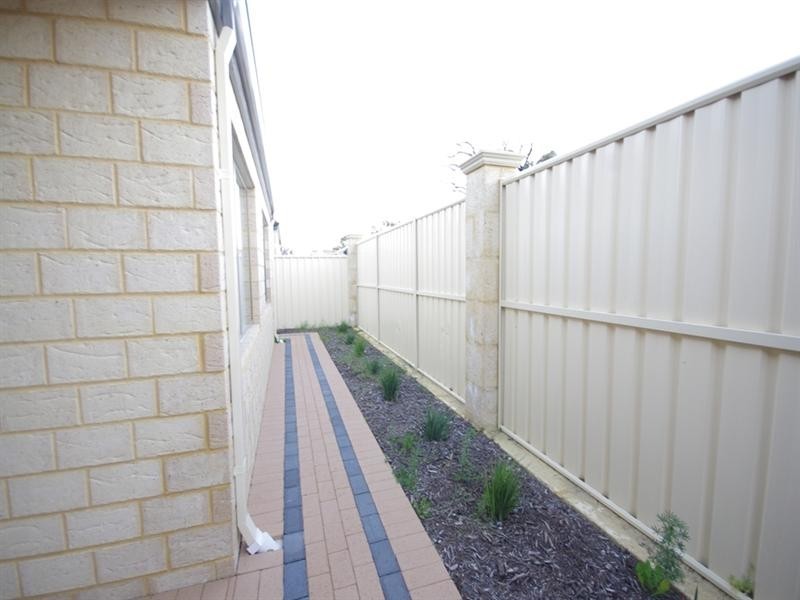 16 Hoypoy Gardens, Darch WA 6065