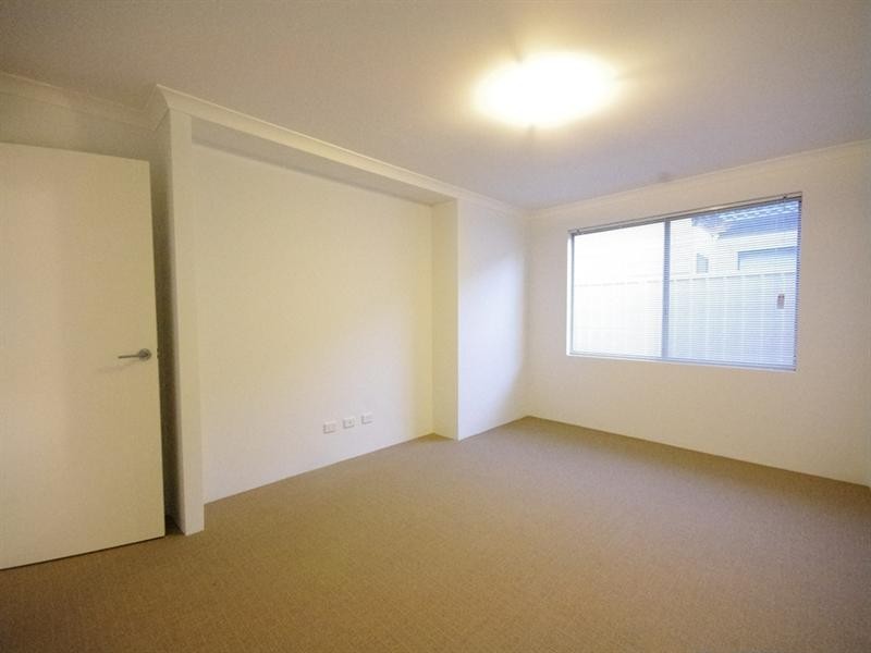 16 Hoypoy Gardens, Darch WA 6065