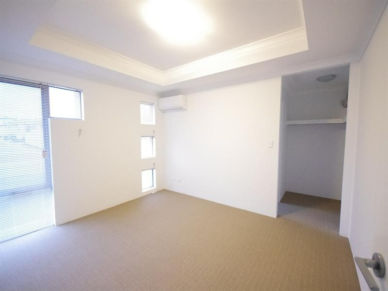 16 Hoypoy Gardens, Darch WA 6065