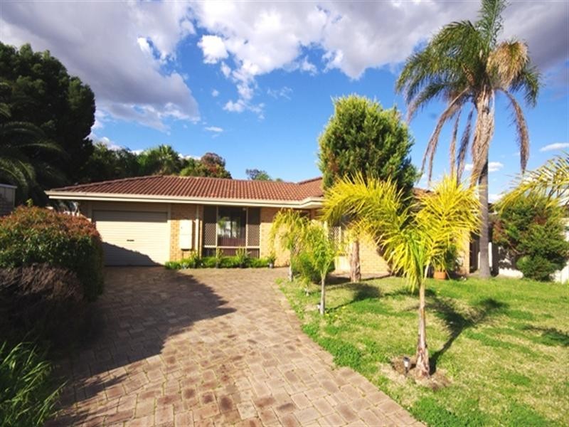 10 Palgrave Elbow, Marangaroo WA 6064