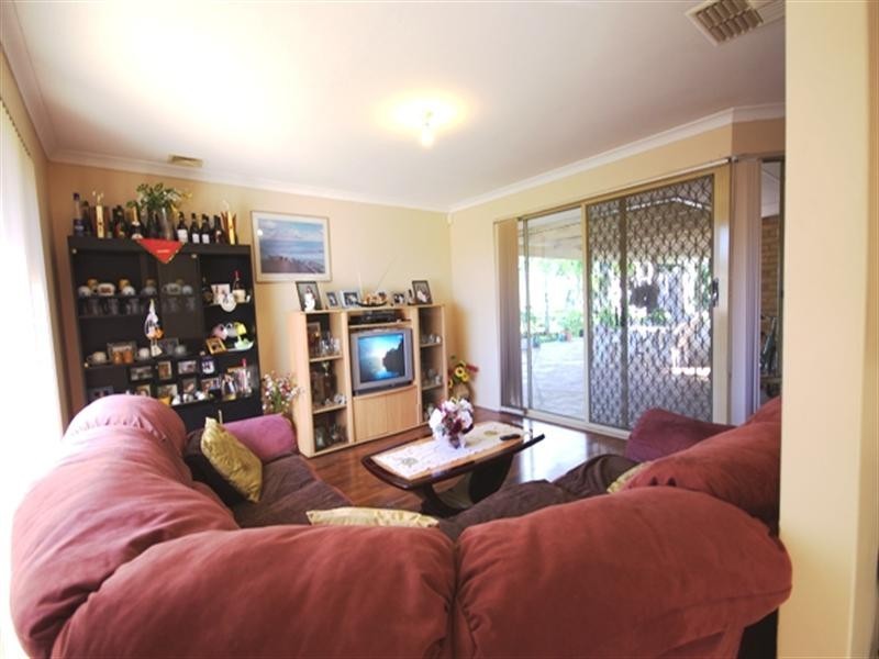 10 Palgrave Elbow, Marangaroo WA 6064