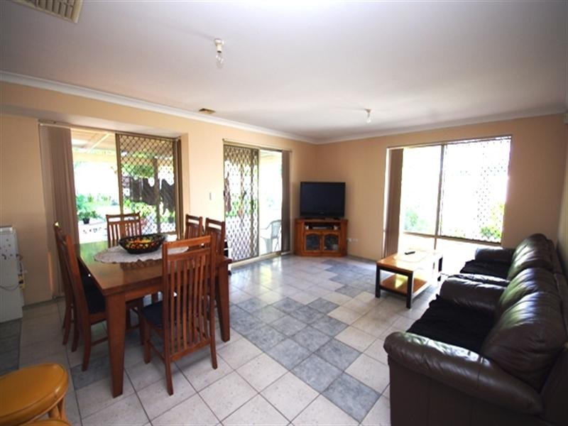 10 Palgrave Elbow, Marangaroo WA 6064