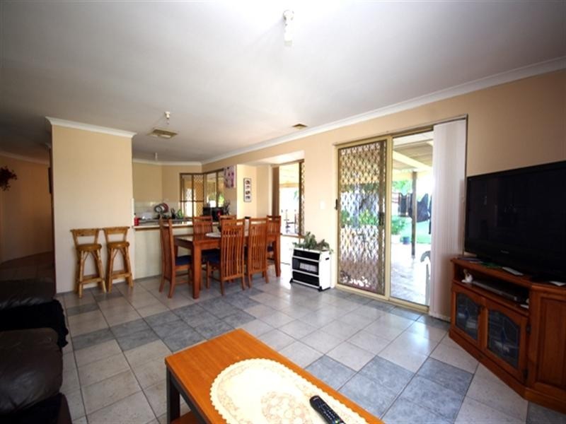 10 Palgrave Elbow, Marangaroo WA 6064