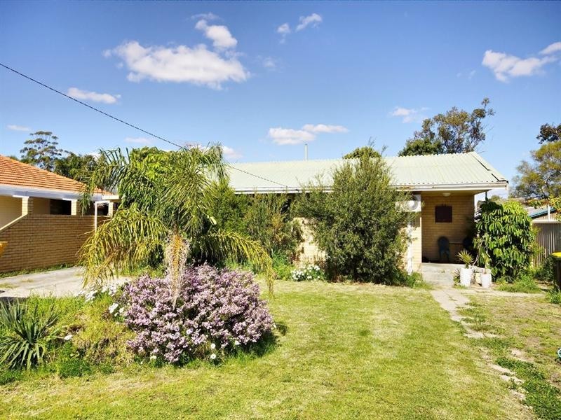 30 Mereworth Way, Girrawheen WA 6064