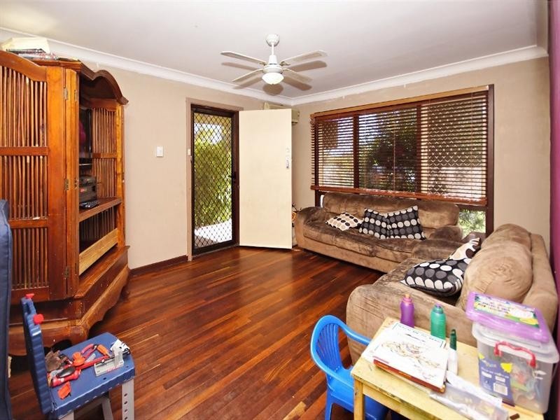 30 Mereworth Way, Girrawheen WA 6064