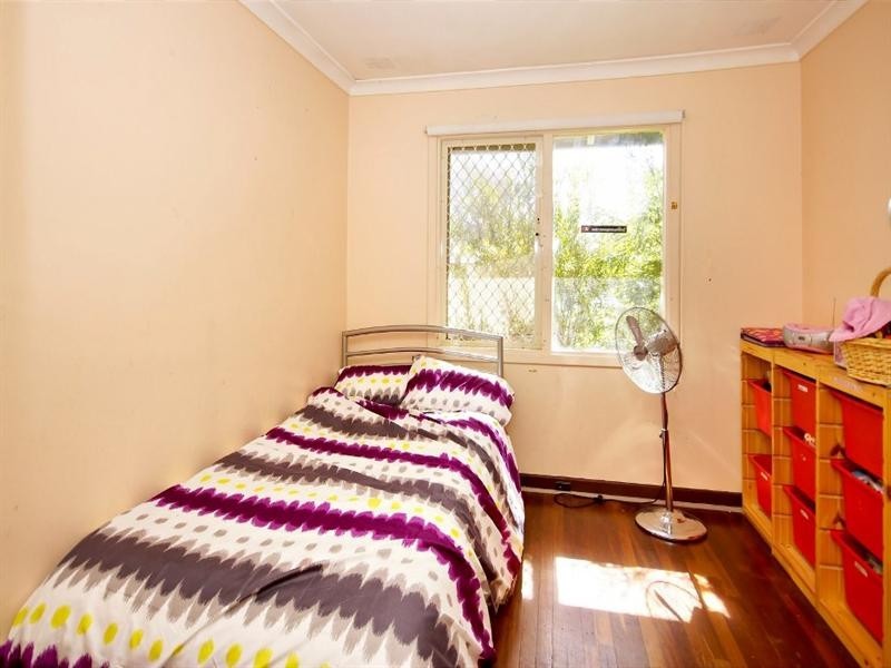 30 Mereworth Way, Girrawheen WA 6064