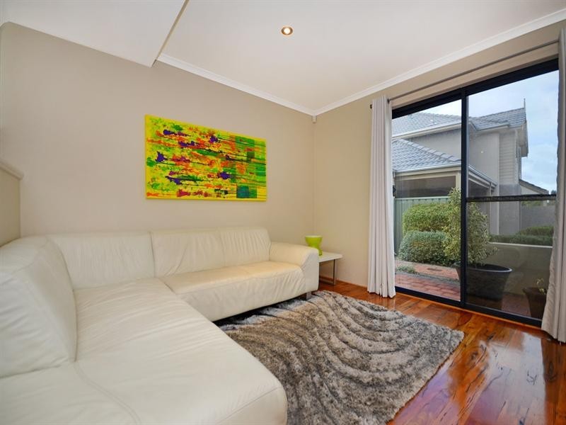 46 Hollins Bend, Madeley WA 6065