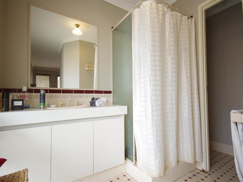 17 Ungaroo Road, Westminster WA 6061