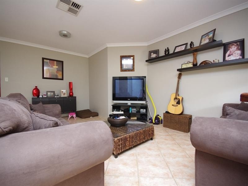 17 Ungaroo Road, Westminster WA 6061