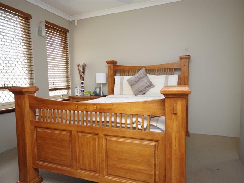 17 Ungaroo Road, Westminster WA 6061