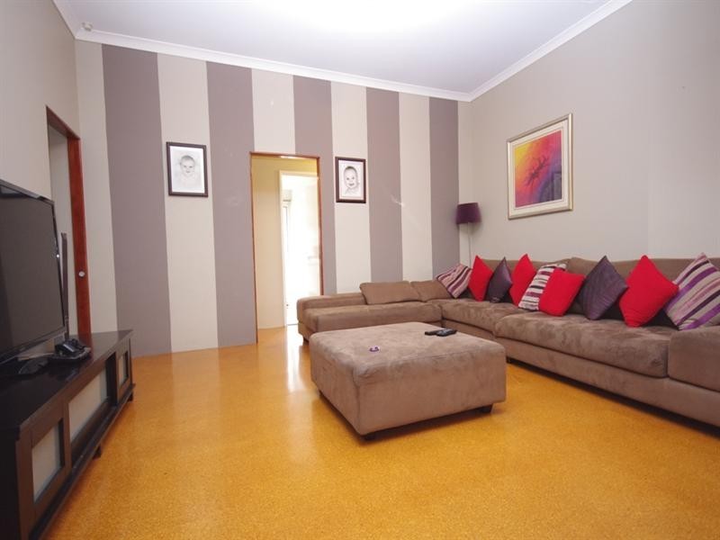 17 Ungaroo Road, Westminster WA 6061