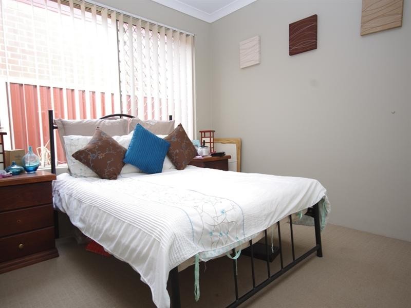 17 Ungaroo Road, Westminster WA 6061