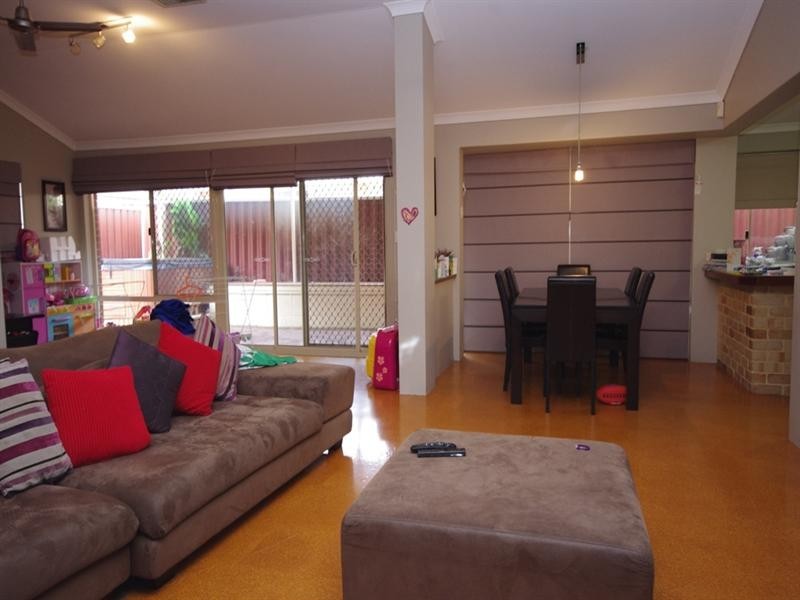 17 Ungaroo Road, Westminster WA 6061