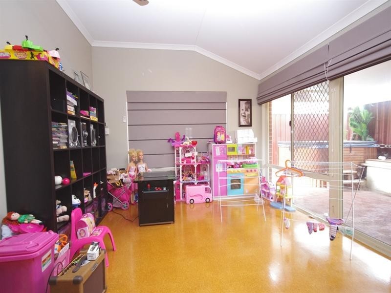 17 Ungaroo Road, Westminster WA 6061