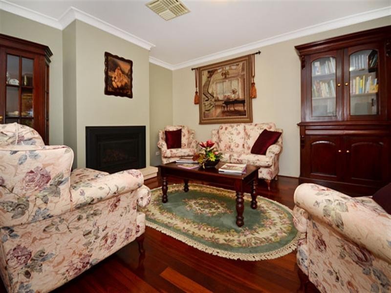 73 Rochester Circle, Balga WA 6061