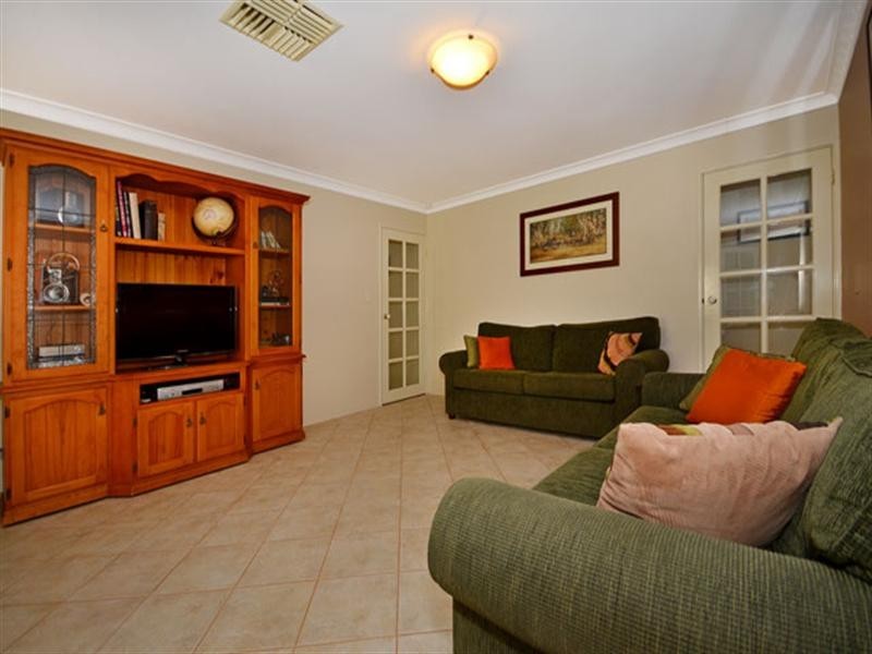 73 Rochester Circle, Balga WA 6061