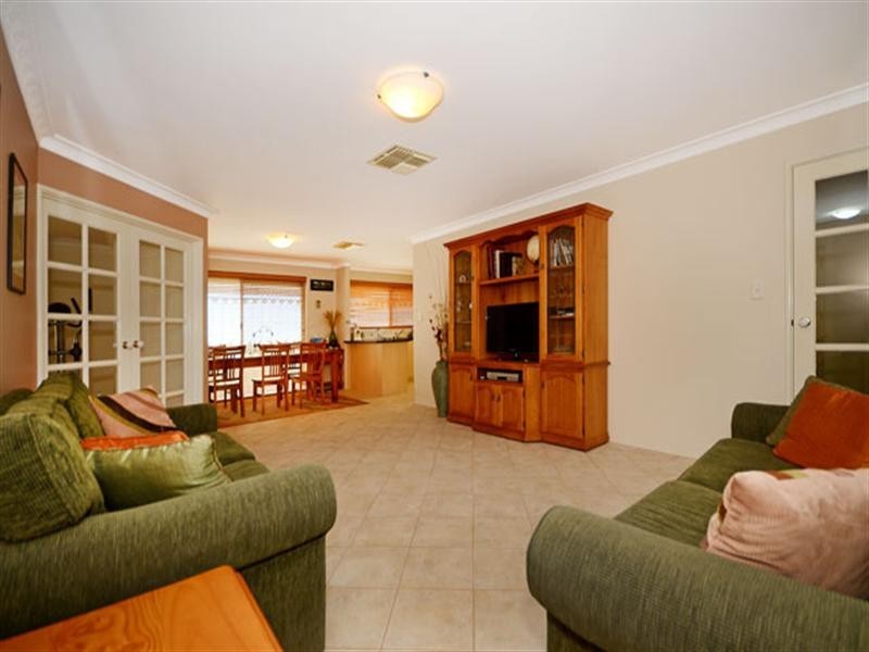 73 Rochester Circle, Balga WA 6061