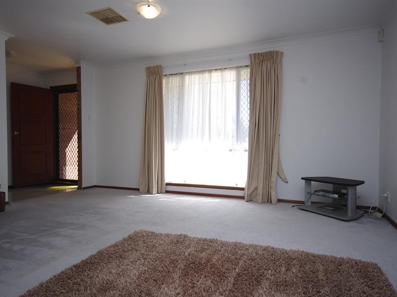 16 Arnos Way, Girrawheen WA 6064