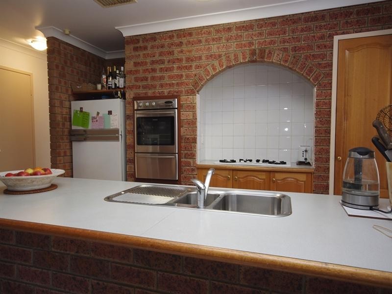 16 Arnos Way, Girrawheen WA 6064