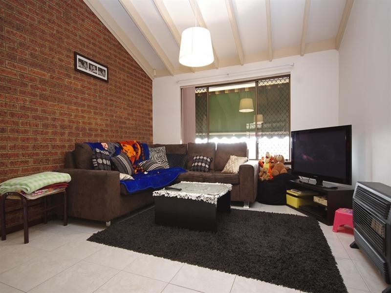 16 Arnos Way, Girrawheen WA 6064