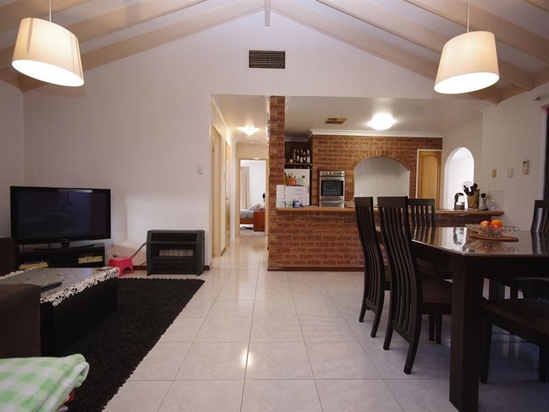 16 Arnos Way, Girrawheen WA 6064