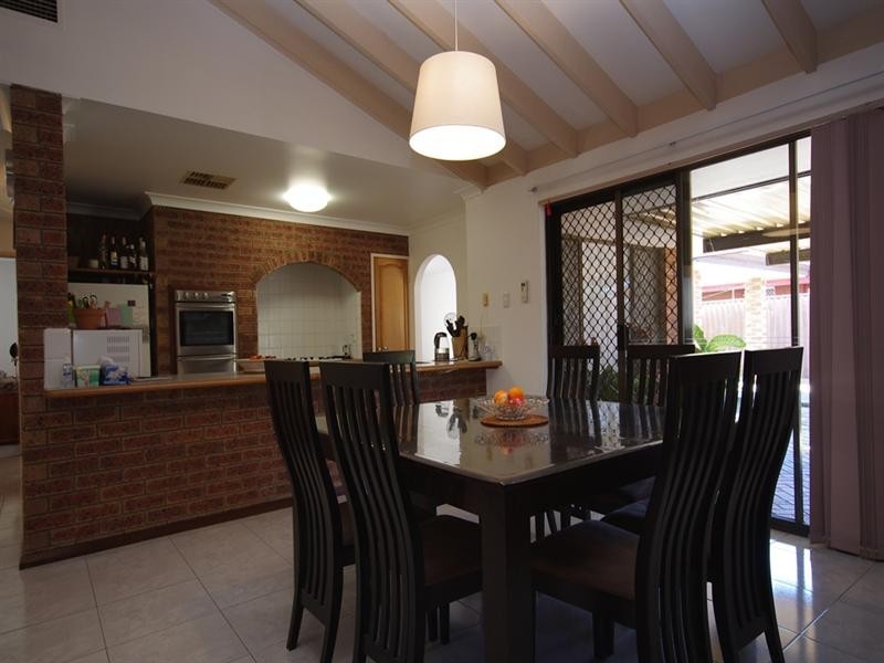 16 Arnos Way, Girrawheen WA 6064