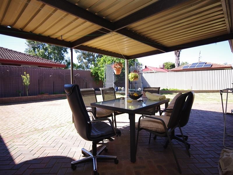 16 Arnos Way, Girrawheen WA 6064