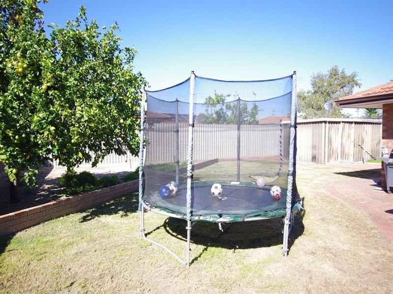 16 Arnos Way, Girrawheen WA 6064