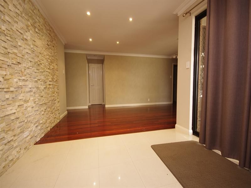 17 Arnos Way, Girrawheen WA 6064