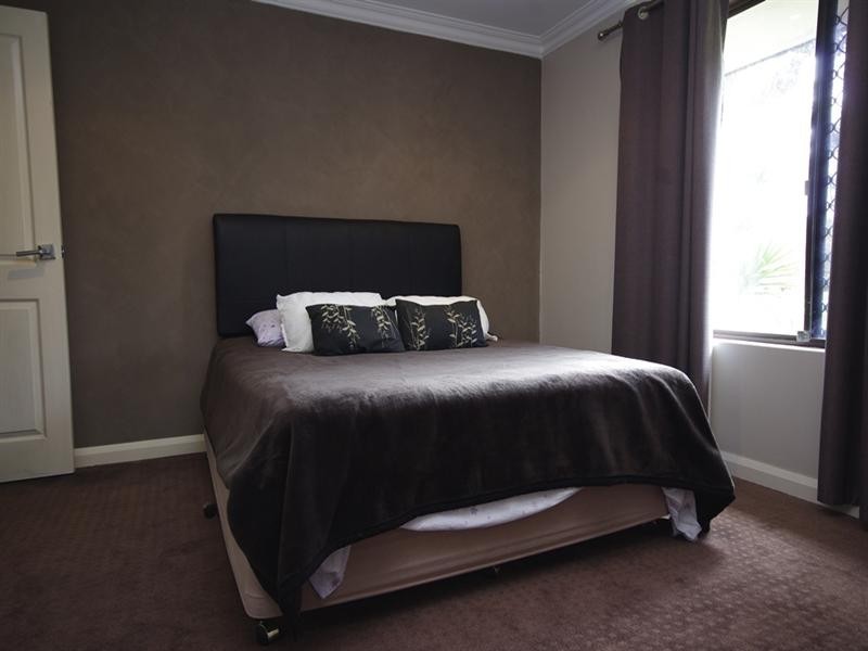 17 Arnos Way, Girrawheen WA 6064