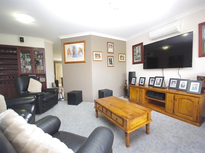 19 Valley Views Drive, Landsdale WA 6065