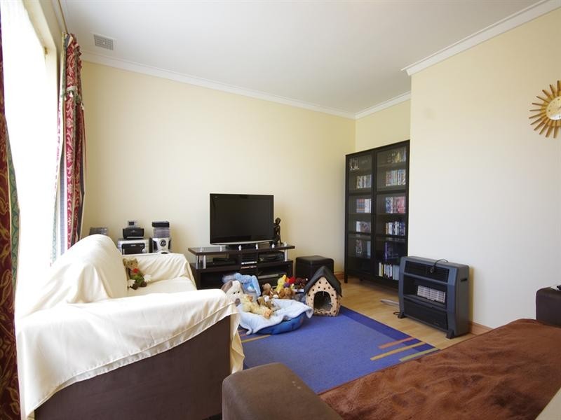 11 Augustus Way, Marangaroo WA 6064