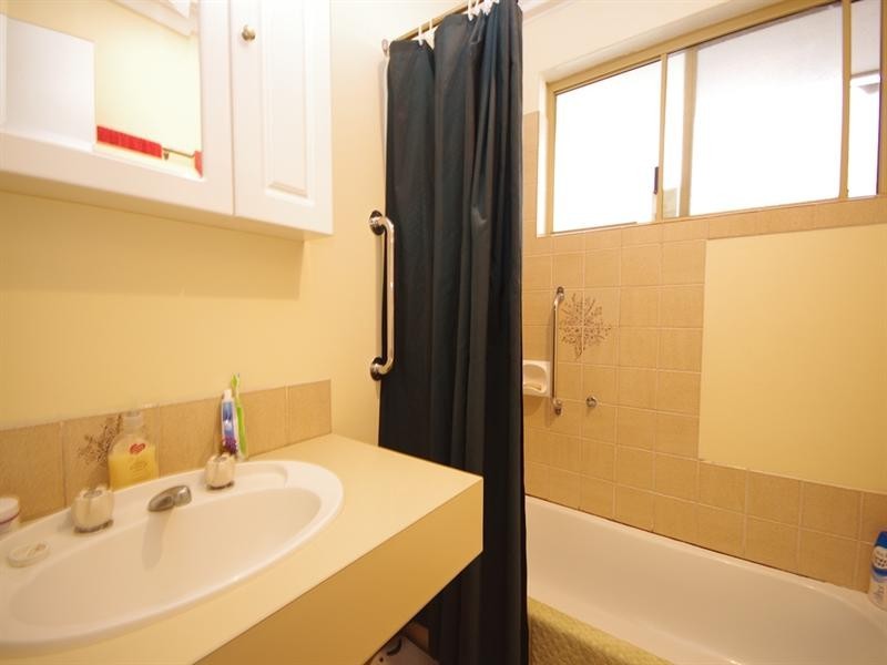 11 Augustus Way, Marangaroo WA 6064