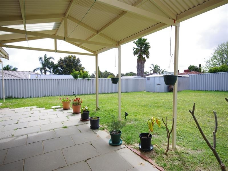 11 Augustus Way, Marangaroo WA 6064