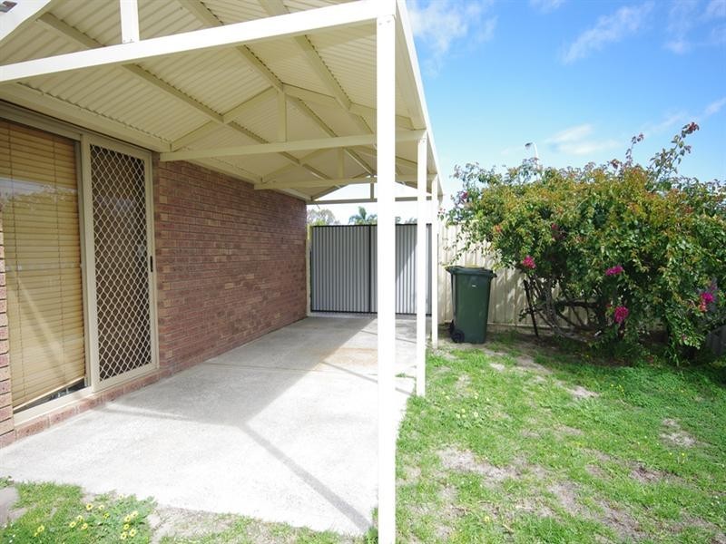 11 Augustus Way, Marangaroo WA 6064