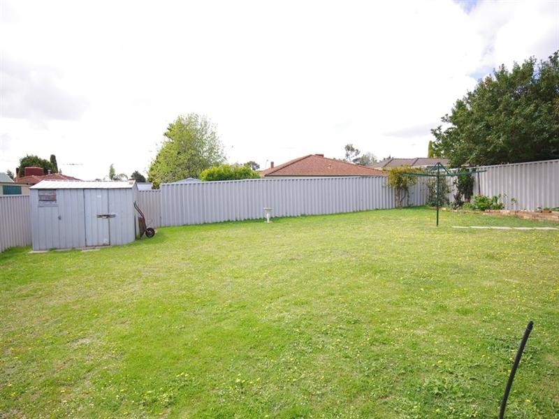11 Augustus Way, Marangaroo WA 6064