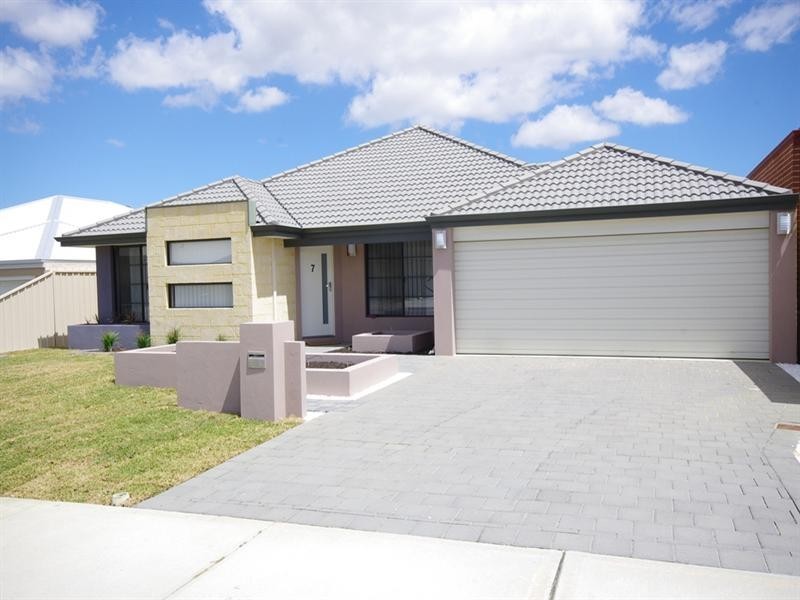 7 Hookstone Drive, Landsdale WA 6065