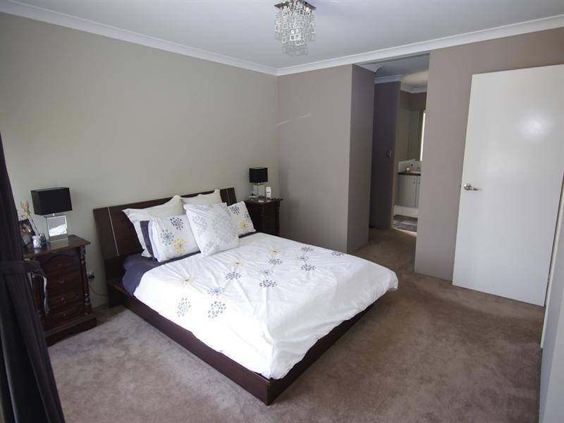 7 Hookstone Drive, Landsdale WA 6065