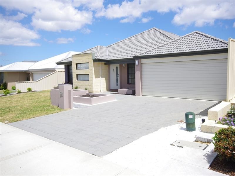 7 Hookstone Drive, Landsdale WA 6065