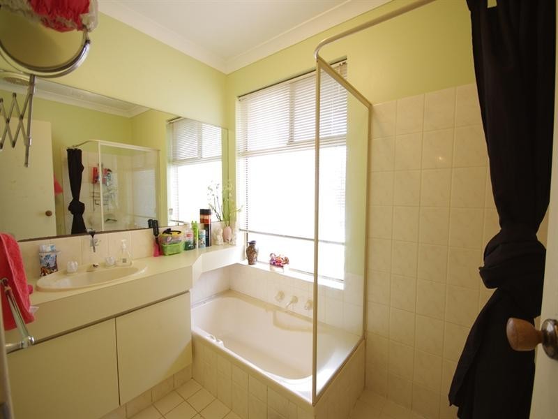 15 Daventry Drive, Alexander Heights WA 6064