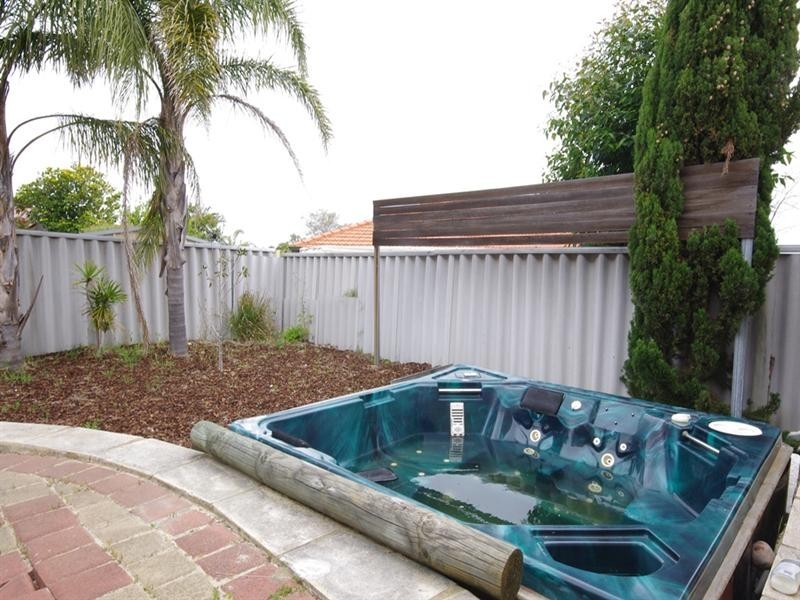 15 Daventry Drive, Alexander Heights WA 6064