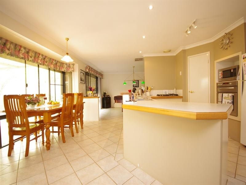 7 Sabine Grove, Alexander Heights WA 6064