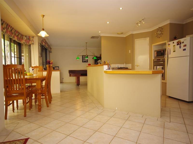 7 Sabine Grove, Alexander Heights WA 6064