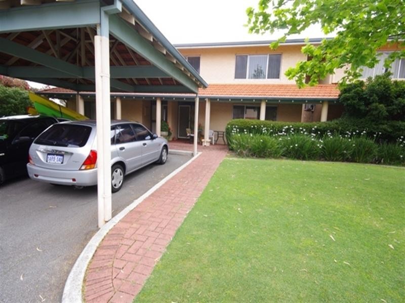 4b Casserley Avenue, Girrawheen WA 6064