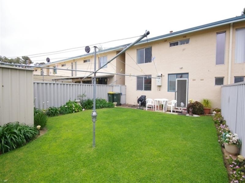 4b Casserley Avenue, Girrawheen WA 6064