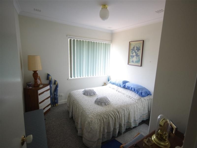 4b Casserley Avenue, Girrawheen WA 6064