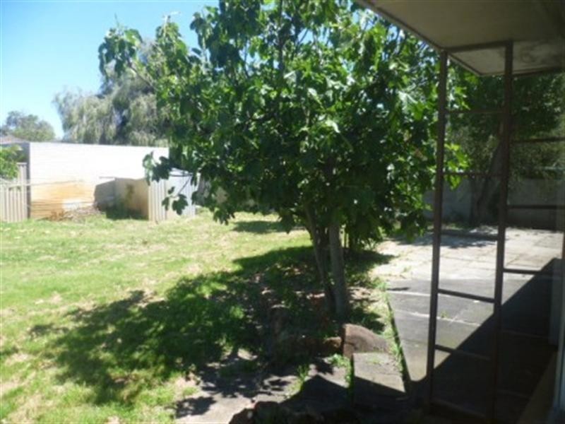 48 Howes Crescent, Dianella WA 6059