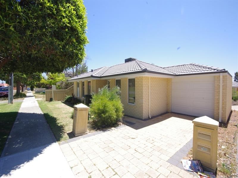 17c Robertsbridge Road, Nollamara WA 6061