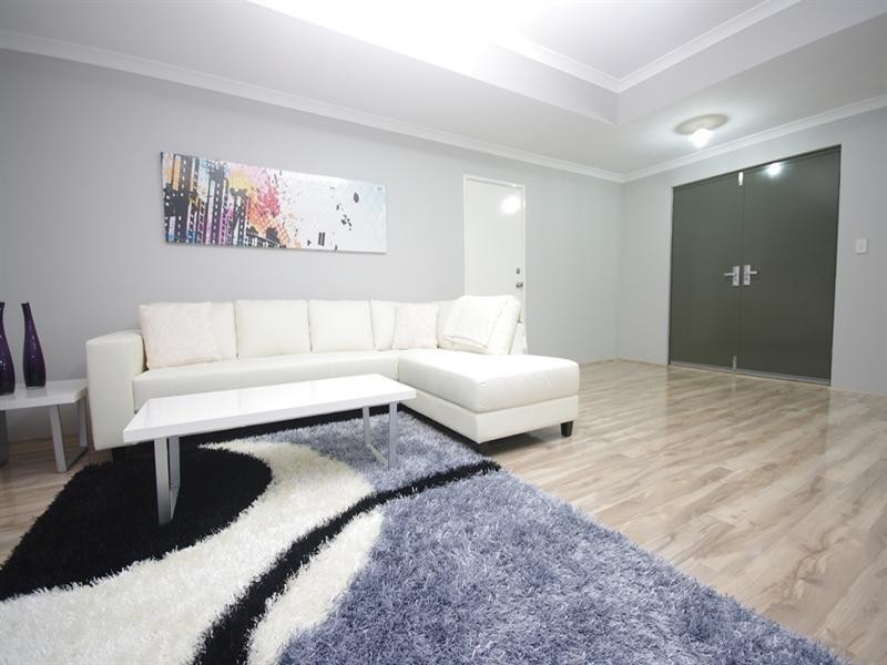 2 Winterton Way, Girrawheen WA 6064
