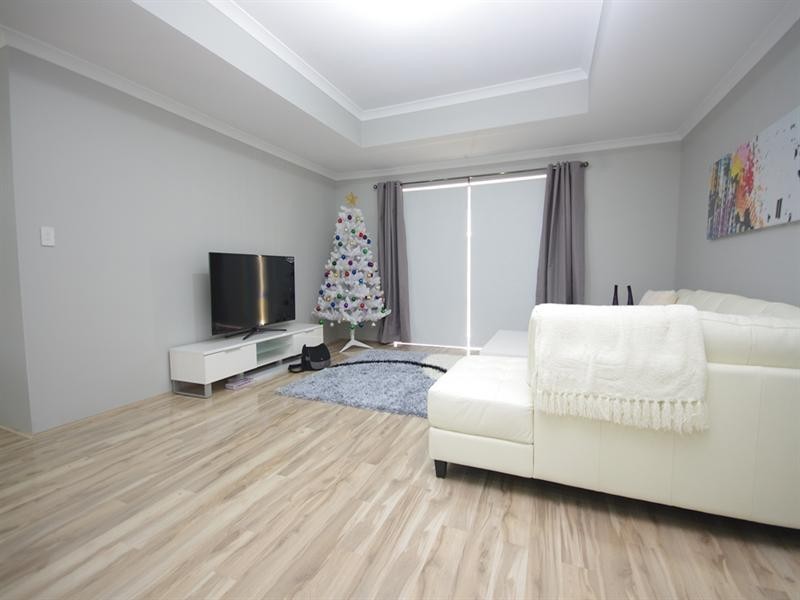 2 Winterton Way, Girrawheen WA 6064
